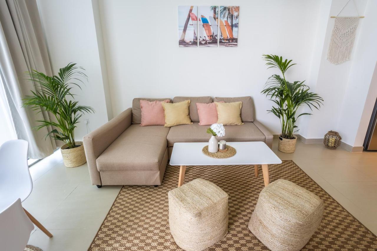 Waves Holiday Home - Waterfront Apartment With Breathtaking Sea Views Dubái Exterior foto